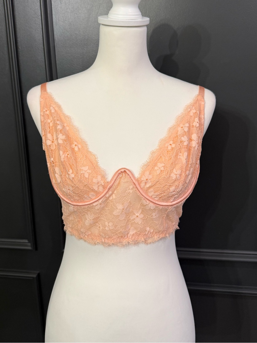 Victoria's Secret Peach Lace Underwire Bralette